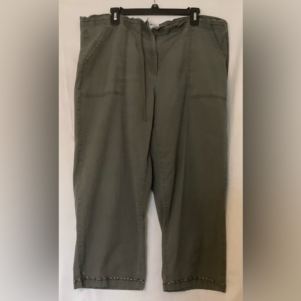 Ruby Road Woman Olive Green crop pants, Size 18W.